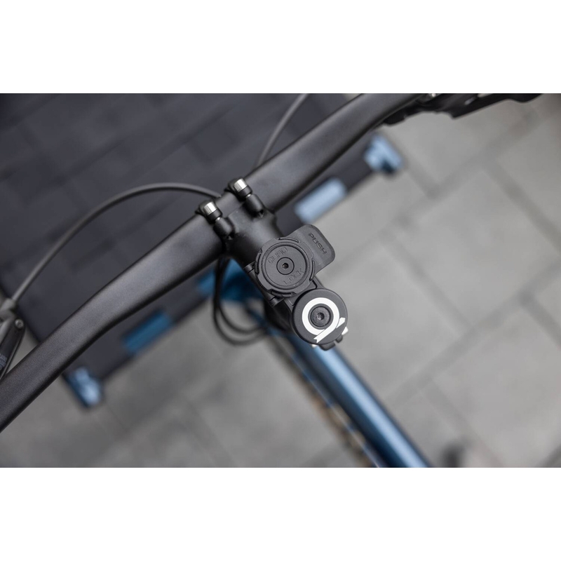 Quad Lock® -ohjainkannattimen kiinnitys musta