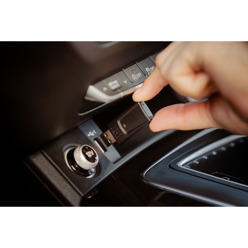 Quad Lock® CarPlay/Android Auto -langaton sovitin musta