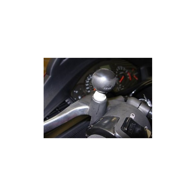 RAM Mounts ohjaustankokiinnikkeeseen 1" tappi ja M10x1,25 ruuvit.